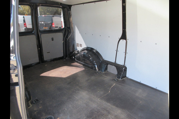 Volkswagen Transporter 2.0 TDI L2H1 airco navigatie trekhaak