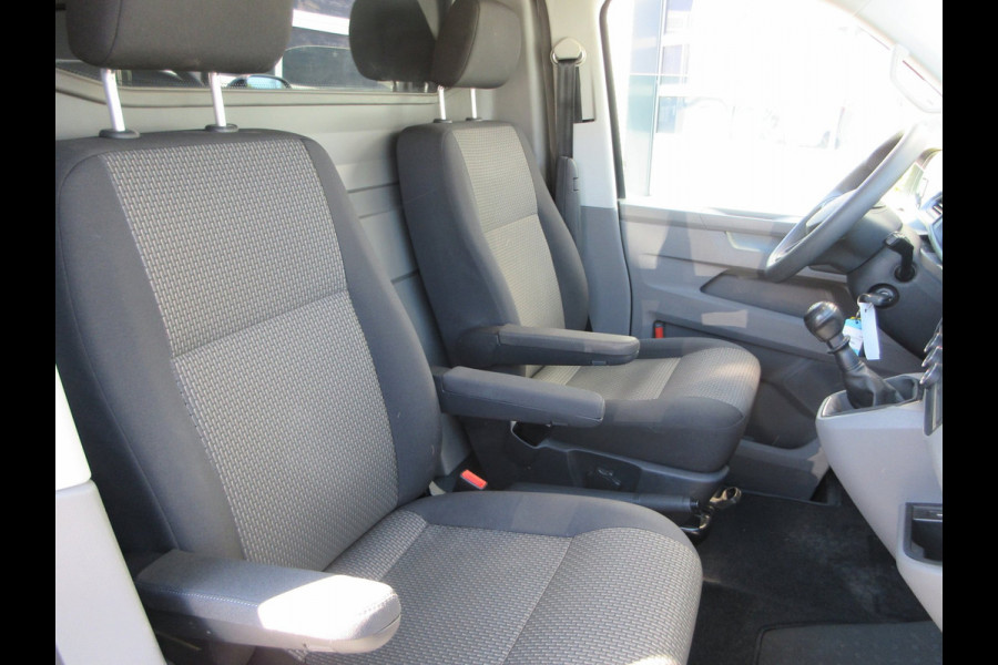Volkswagen Transporter 2.0 TDI L2H1 airco navigatie trekhaak