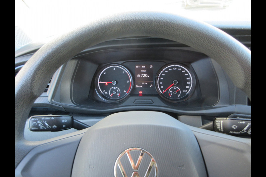Volkswagen Transporter 2.0 TDI L2H1 airco navigatie trekhaak