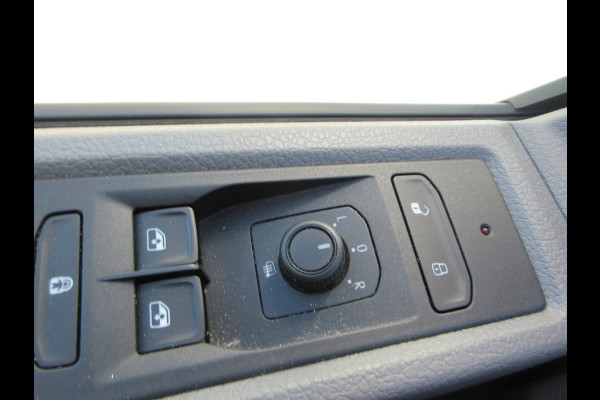 Volkswagen Transporter 2.0 TDI L2H1 airco navigatie trekhaak