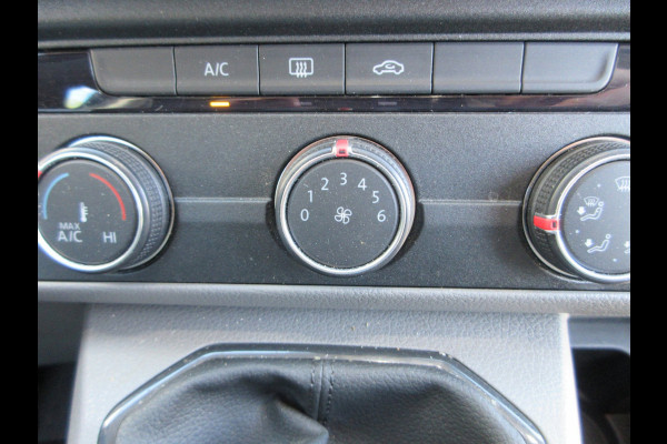Volkswagen Transporter 2.0 TDI L2H1 airco navigatie trekhaak