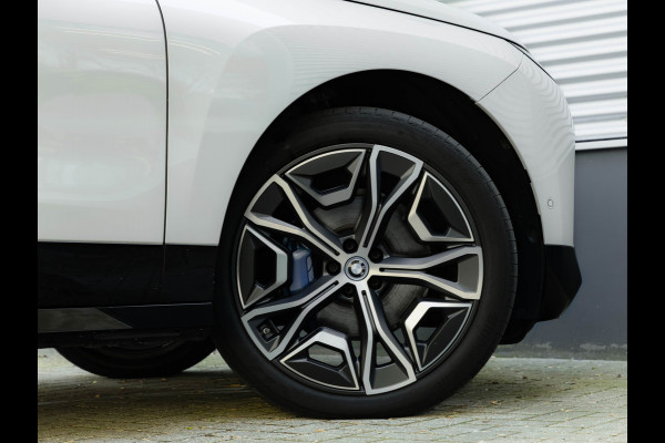 BMW iX xDrive50 - 112 kWh - Luchtvering - Active Steering - Driving Ass Prof
