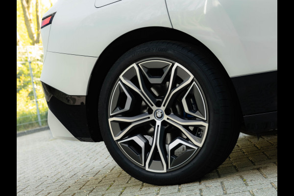 BMW iX xDrive50 - 112 kWh - Luchtvering - Active Steering - Driving Ass Prof