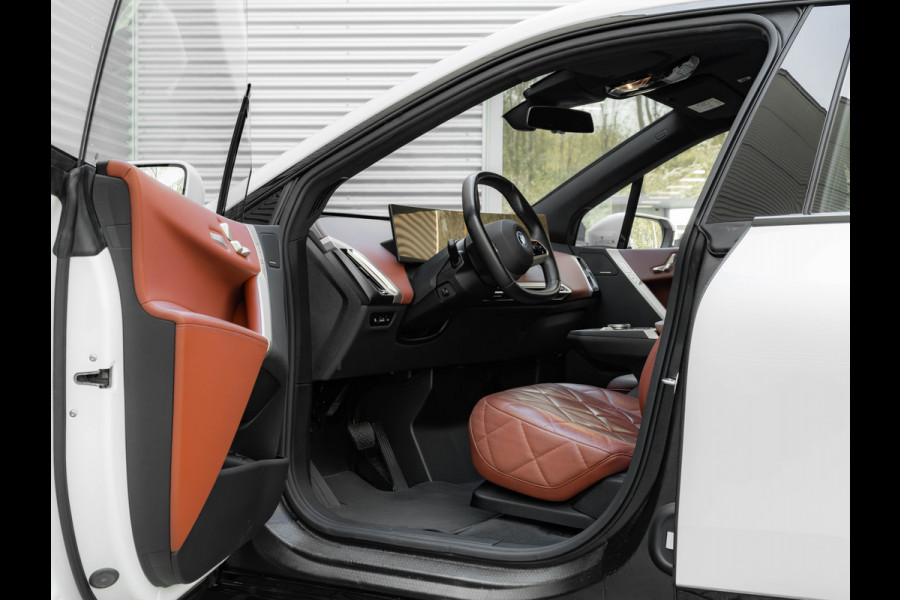 BMW iX xDrive50 - 112 kWh - Luchtvering - Active Steering - Driving Ass Prof