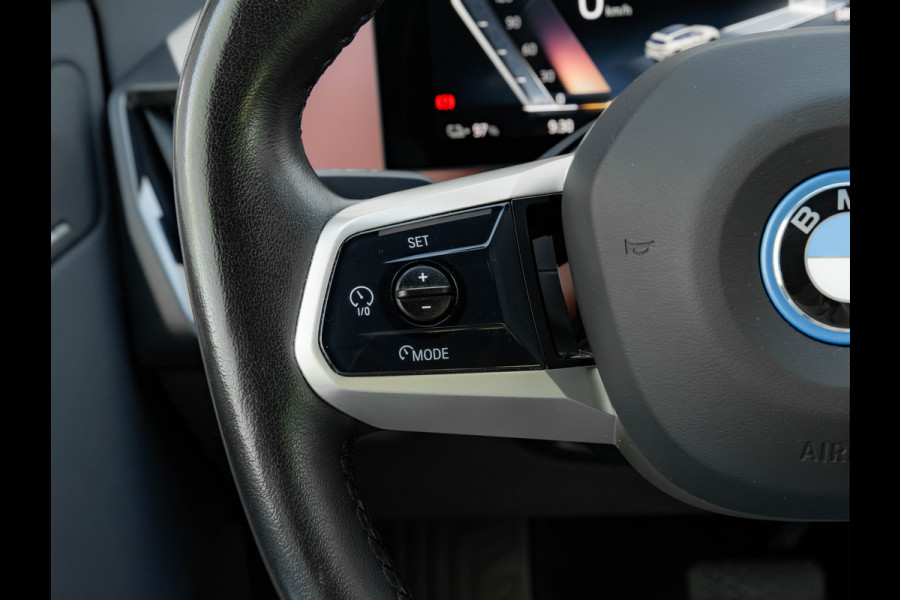 BMW iX xDrive50 - 112 kWh - Luchtvering - Active Steering - Driving Ass Prof