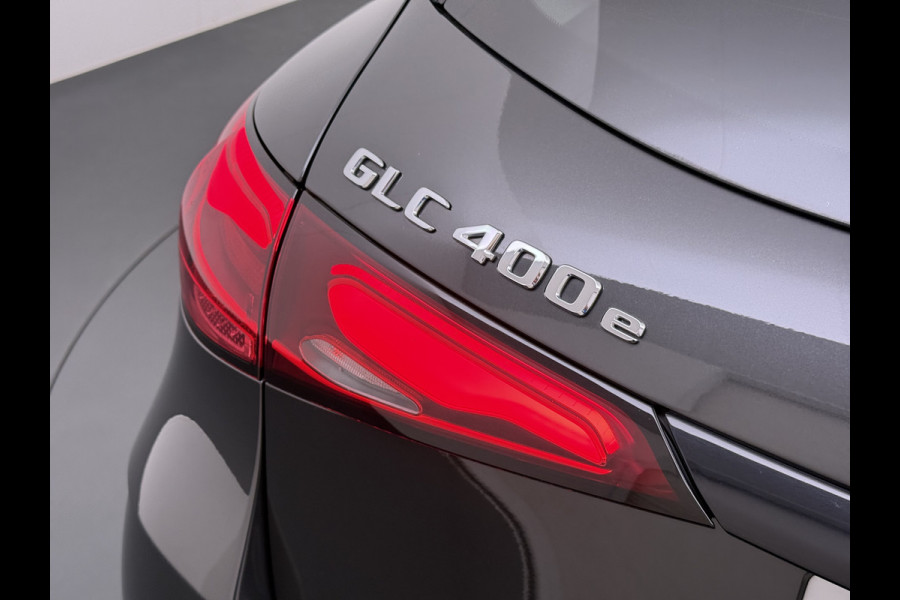 Mercedes-Benz GLC 400e 4Matic AMG 381pk // Panorama dak // Trekhaak // Rijassistentiepakket // Distronic // 360 Camera // 20" AMG // Carplay