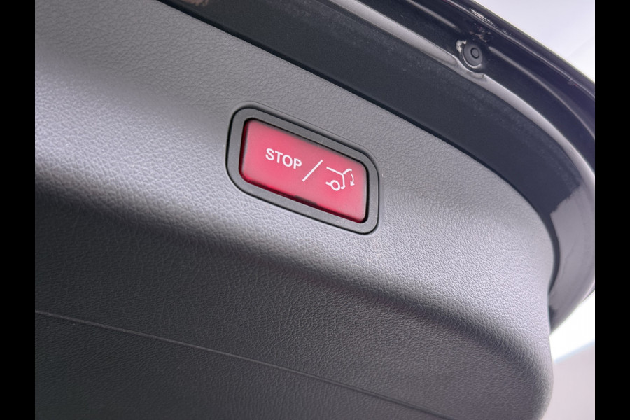 Mercedes-Benz GLC 400e 4Matic AMG 381pk // Panorama dak // Trekhaak // Rijassistentiepakket // Distronic // 360 Camera // 20" AMG // Carplay