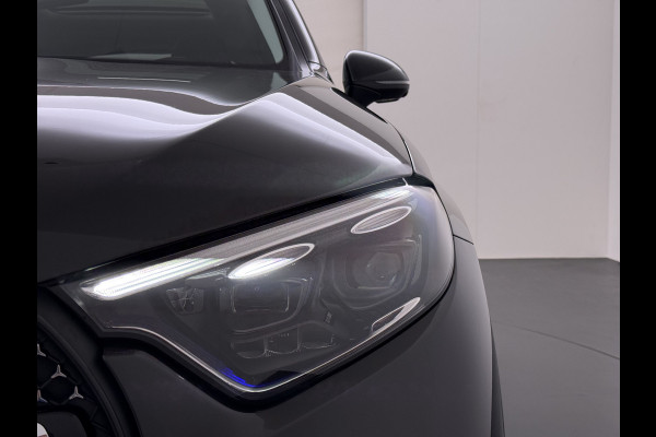 Mercedes-Benz GLC 400e 4Matic AMG 381pk // Panorama dak // Trekhaak // Rijassistentiepakket // Distronic // 360 Camera // 20" AMG // Carplay