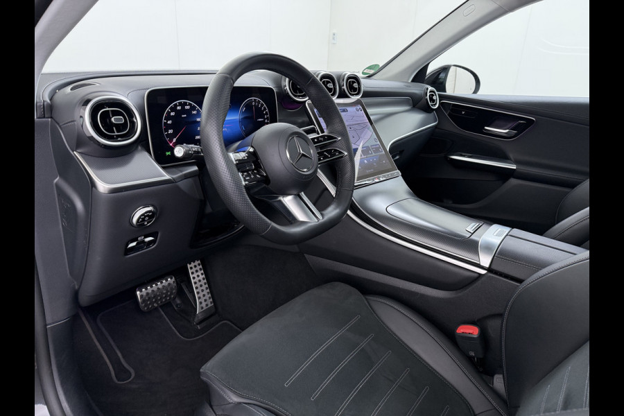 Mercedes-Benz GLC 400e 4Matic AMG 381pk // Panorama dak // Trekhaak // Rijassistentiepakket // Distronic // 360 Camera // 20" AMG // Carplay