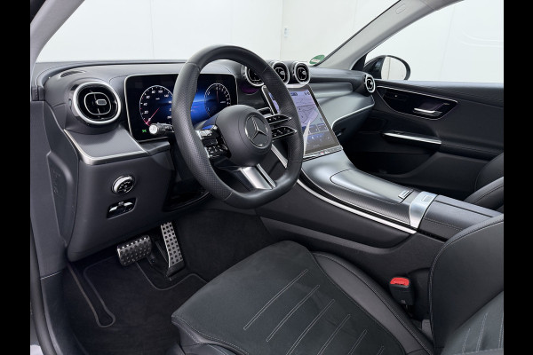 Mercedes-Benz GLC 400e 4Matic AMG 381pk // Panorama dak // Trekhaak // Rijassistentiepakket // Distronic // 360 Camera // 20" AMG // Carplay