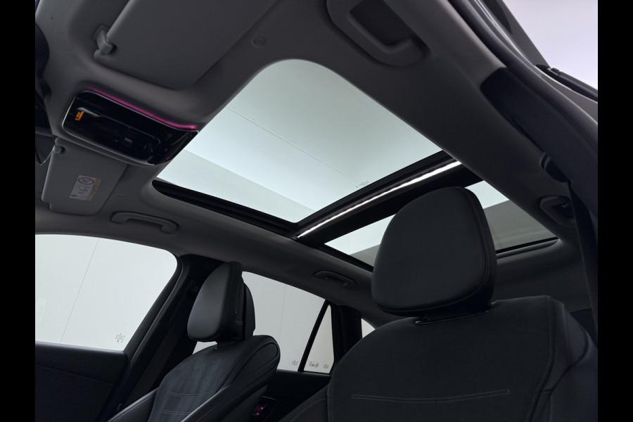 Mercedes-Benz GLC 400e 4Matic AMG 381pk // Panorama dak // Trekhaak // Rijassistentiepakket // Distronic // 360 Camera // 20" AMG // Carplay