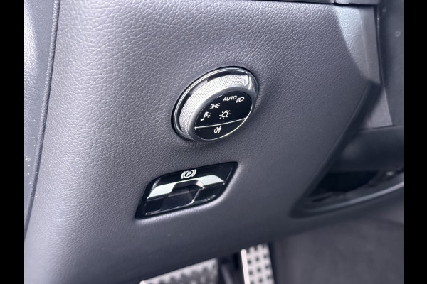 Mercedes-Benz GLC 400e 4Matic AMG 381pk // Panorama dak // Trekhaak // Rijassistentiepakket // Distronic // 360 Camera // 20" AMG // Carplay