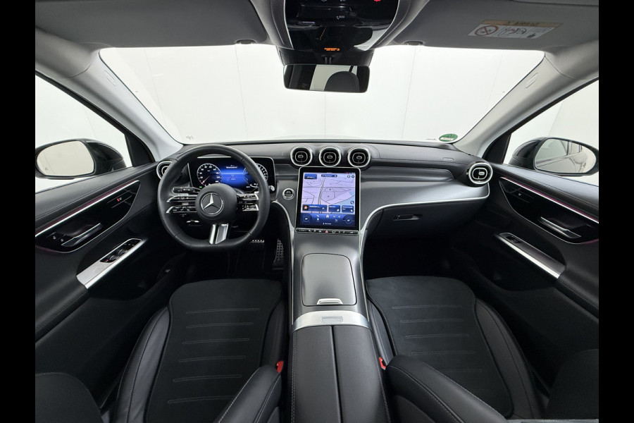 Mercedes-Benz GLC 400e 4Matic AMG 381pk // Panorama dak // Trekhaak // Rijassistentiepakket // Distronic // 360 Camera // 20" AMG // Carplay