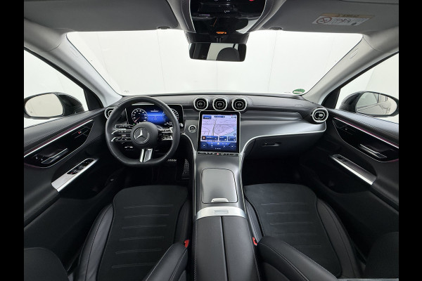 Mercedes-Benz GLC 400e 4Matic AMG 381pk // Panorama dak // Trekhaak // Rijassistentiepakket // Distronic // 360 Camera // 20" AMG // Carplay