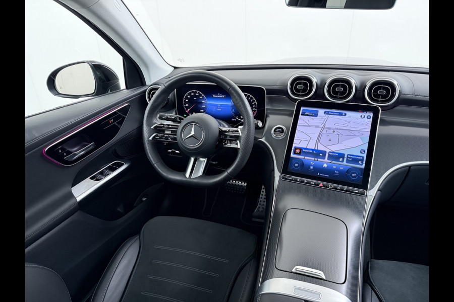 Mercedes-Benz GLC 400e 4Matic AMG 381pk // Panorama dak // Trekhaak // Rijassistentiepakket // Distronic // 360 Camera // 20" AMG // Carplay