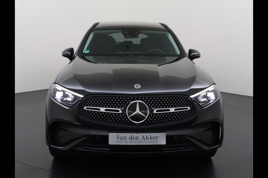 Mercedes-Benz GLC 400e 4Matic AMG 381pk // Panorama dak // Trekhaak // Rijassistentiepakket // Distronic // 360 Camera // 20" AMG // Carplay