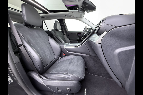 Mercedes-Benz GLC 400e 4Matic AMG 381pk // Panorama dak // Trekhaak // Rijassistentiepakket // Distronic // 360 Camera // 20" AMG // Carplay