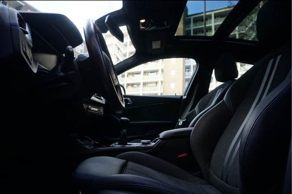 BMW 2 Serie Gran Coupé 218i | Panoramadak | Leer | Sportstoelen | M-Sport accenten | Verwarmd Sportstuur | Stoelverwarming | BMW onderhouden | 2/2026 beurt gehad |
