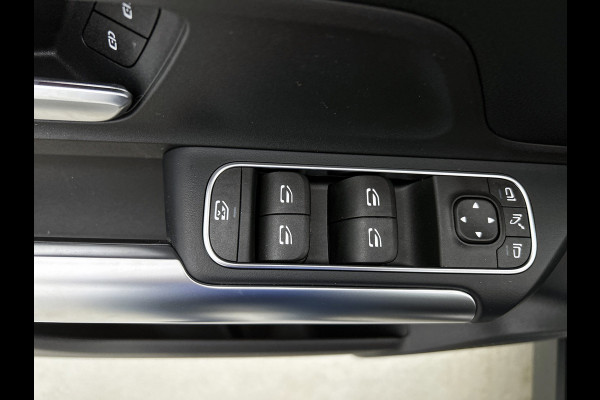 Mercedes-Benz EQA 250+ Business Solution Luxury 71 kWh | Trekhaak | Sierdelen in Star Pattern | Warmtewerend, donkergetint glas | Smartphone integratie | Panoramaschuifdak | 18 inch multispaakse lichtmetalen velgen |