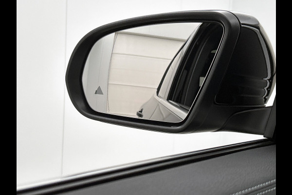 Mercedes-Benz EQA 250+ Business Solution Luxury 71 kWh | Trekhaak | Sierdelen in Star Pattern | Warmtewerend, donkergetint glas | Smartphone integratie | Panoramaschuifdak | 18 inch multispaakse lichtmetalen velgen |
