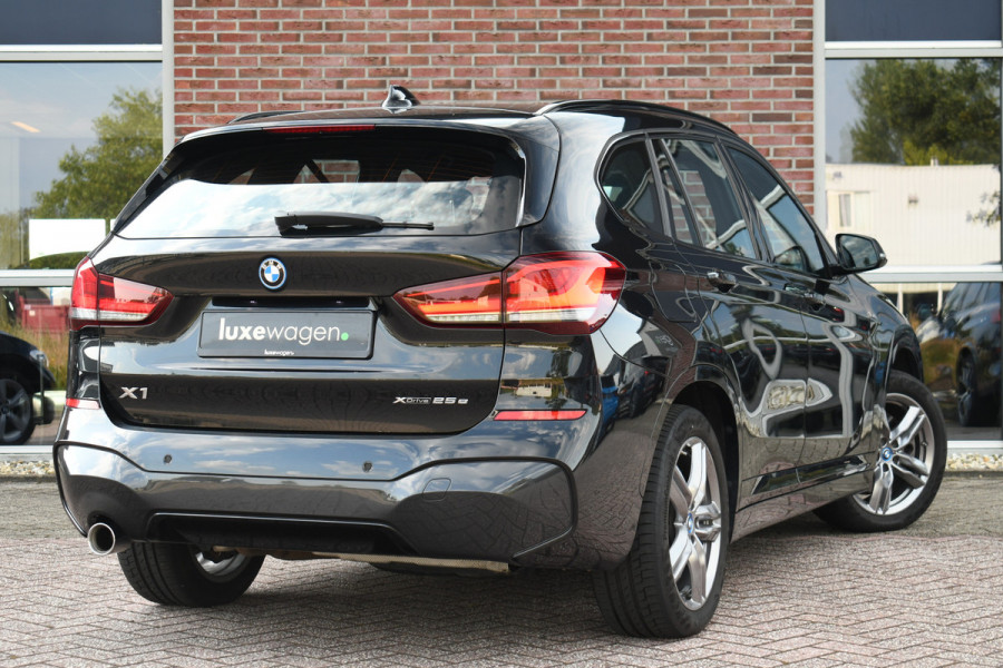 BMW X1 xDrive25e 220pk M-Sport Leder Stuurverw LED El-klep DAB BTW-auto!