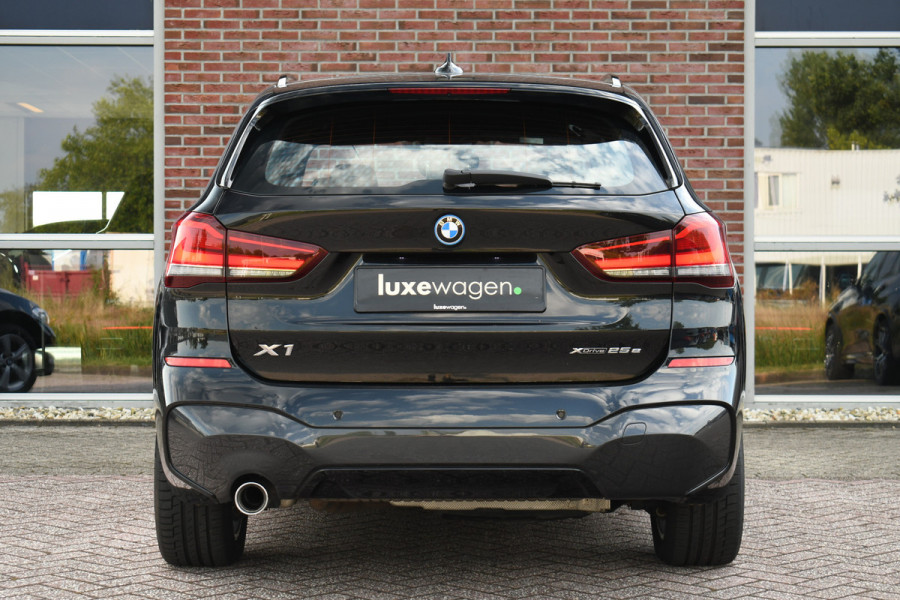BMW X1 xDrive25e 220pk M-Sport Leder Stuurverw LED El-klep DAB BTW-auto!