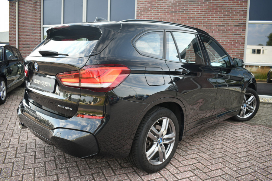 BMW X1 xDrive25e 220pk M-Sport Leder Stuurverw LED El-klep DAB BTW-auto!