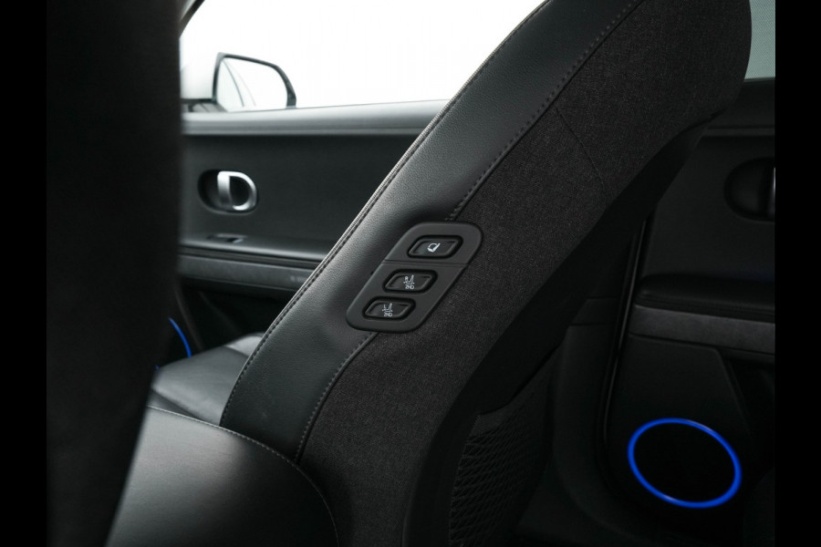 Hyundai IONIQ 5 Lounge 73kWh [ 3-Fase ] {SOH-97%} (INCL-BTW) Aut *HEATPUMP | LEATHER | BOSE-SOUND | FULL-LED | ADAPTIVE-CRUISE | BLINDSPOT | DIGI-COCKPIT | AMBIENTLIGHT | DAB | SHIFTPADDLES | HEAD-UP | NAVI-FULLMAP | KEYLESS | ...