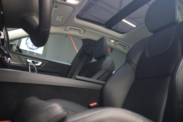 Volvo S60 2.0 B4 Ultimate Dark PANO-H&K-HUD-MEMORY-ACC-NAP