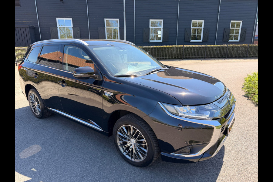 Mitsubishi Outlander 2.4 PHEV 240PK AWD PURE PLUG IN HYBRIDE CAMERA CARPLAY LED-XENON