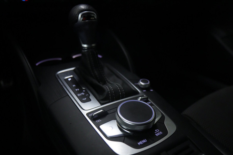 Audi A3 Limousine 35 TFSI 3X S-LINE PANO/CARPLAY/NAVI/STOELMASSAGE/TREKH/VOL