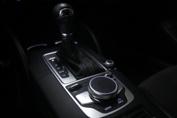 Audi A3 Limousine 35 TFSI 3X S-LINE PANO/CARPLAY/NAVI/STOELMASSAGE/TREKH/VOL