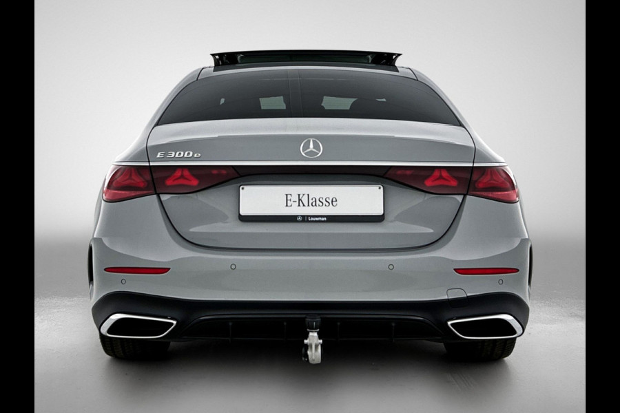 Mercedes-Benz E-Klasse 300 e Sport Edition | Premium Plus pakket | Winterpakket | Nightpakket | Leder pakket | Techniekpakket | Rijassistentiepakket Plus | Trekhaak | 20-inch AMG multi-spaak velgen | Smartphone integratie | Panoramaschuifdak |