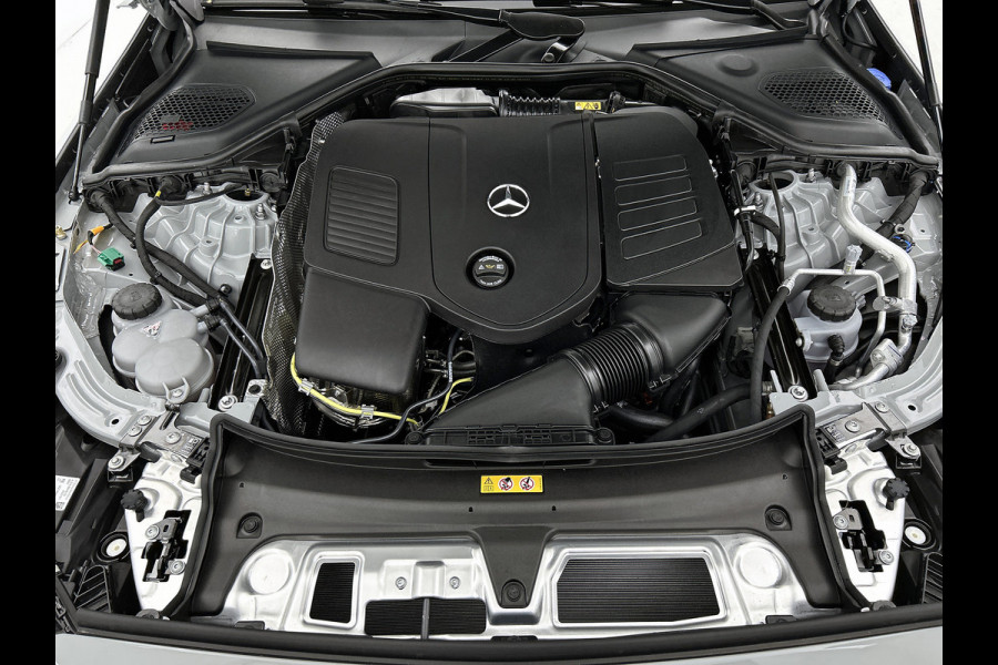 Mercedes-Benz E-Klasse 300 e Sport Edition | Premium Plus pakket | Winterpakket | Nightpakket | Leder pakket | Techniekpakket | Rijassistentiepakket Plus | Trekhaak | 20-inch AMG multi-spaak velgen | Smartphone integratie | Panoramaschuifdak |