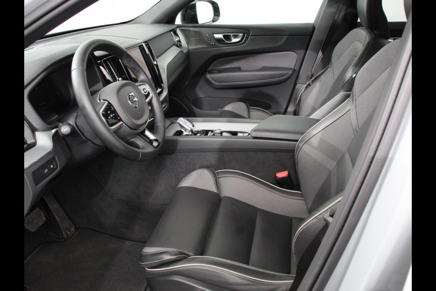 Volvo XC60 2.0 T6 Plug-in hybrid AWD Plus Dark 398pk Harman/Kardon Full LED Adaptive Cruise Control + Pilot Assist Parkeersensoren V&A+ 360 camera Panaromadak