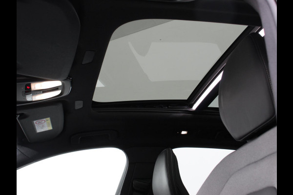 Volvo XC60 2.0 T6 Plug-in hybrid AWD Plus Dark 398pk Harman/Kardon Full LED Adaptive Cruise Control + Pilot Assist Parkeersensoren V&A+ 360 camera Panaromadak