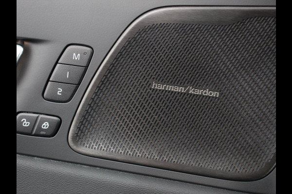 Volvo XC60 2.0 T6 Plug-in hybrid AWD Plus Dark 398pk Harman/Kardon Full LED Adaptive Cruise Control + Pilot Assist Parkeersensoren V&A+ 360 camera Panaromadak
