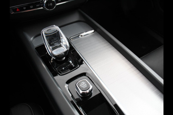 Volvo XC60 2.0 T6 Plug-in hybrid AWD Plus Dark 398pk Harman/Kardon Full LED Adaptive Cruise Control + Pilot Assist Parkeersensoren V&A+ 360 camera Panaromadak