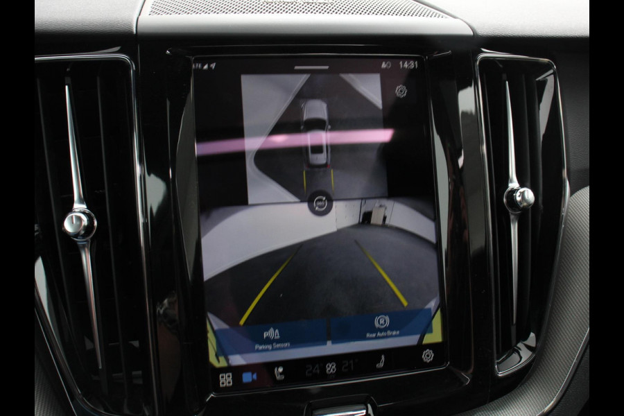 Volvo XC60 2.0 T6 Plug-in hybrid AWD Plus Dark 398pk Harman/Kardon Full LED Adaptive Cruise Control + Pilot Assist Parkeersensoren V&A+ 360 camera Panaromadak