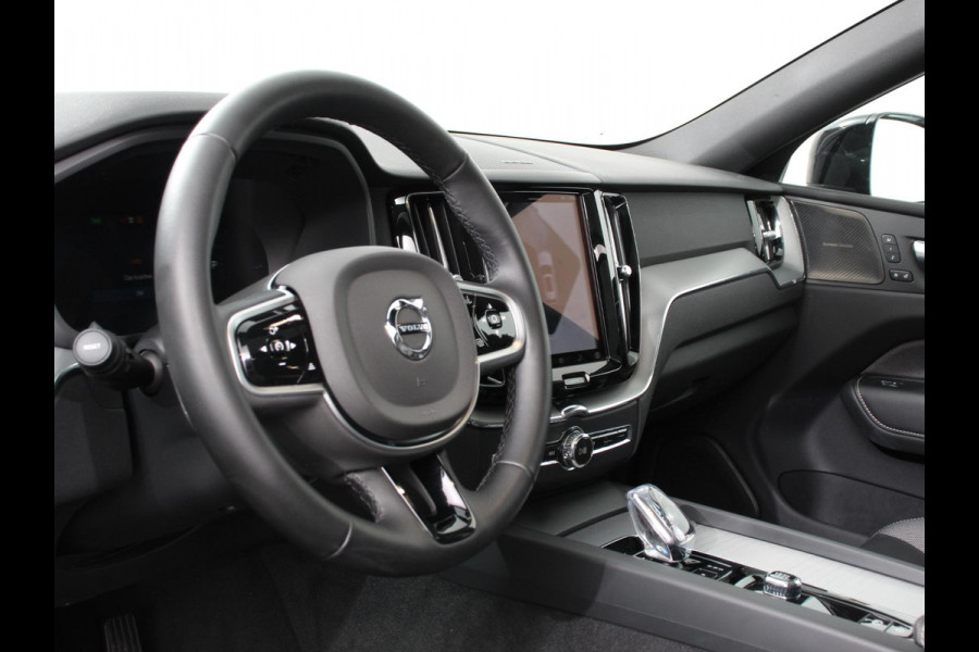 Volvo XC60 2.0 T6 Plug-in hybrid AWD Plus Dark 398pk Harman/Kardon Full LED Adaptive Cruise Control + Pilot Assist Parkeersensoren V&A+ 360 camera Panaromadak
