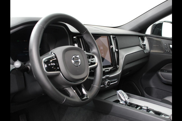 Volvo XC60 2.0 T6 Plug-in hybrid AWD Plus Dark 398pk Harman/Kardon Full LED Adaptive Cruise Control + Pilot Assist Parkeersensoren V&A+ 360 camera Panaromadak