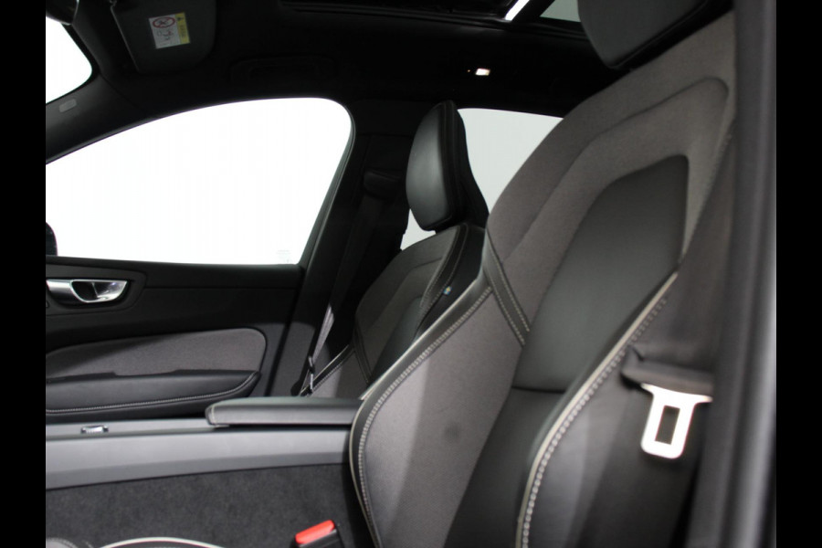 Volvo XC60 2.0 T6 Plug-in hybrid AWD Plus Dark 398pk Harman/Kardon Full LED Adaptive Cruise Control + Pilot Assist Parkeersensoren V&A+ 360 camera Panaromadak
