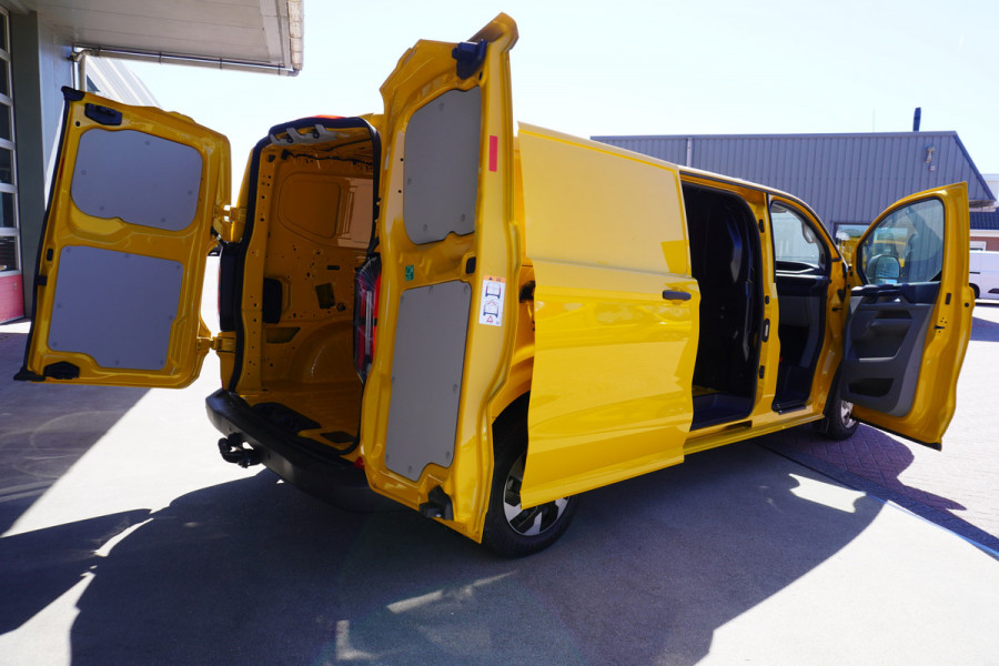 Ford E-Transit Cust. 320 L2H1 136PK Trend 65 kWh Automaat nr. V113 | Airco | Cruise | Camera | Apple CP| Trekhaak 8 STUKS
