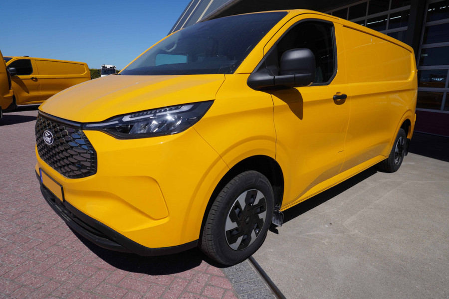 Ford E-Transit Cust. 320 L2H1 136PK Trend 65 kWh Automaat nr. V113 | Airco | Cruise | Camera | Apple CP| Trekhaak 8 STUKS