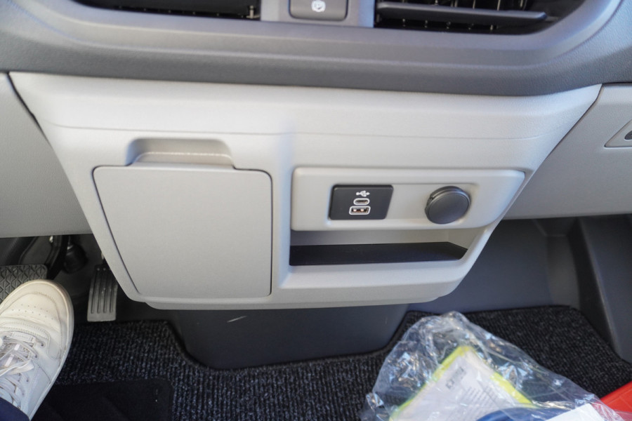 Ford E-Transit Cust. 320 L2H1 136PK Trend 65 kWh Automaat nr. V114 | Airco | Cruise | Camera | Apple CP| Trekhaak 8 STUKS