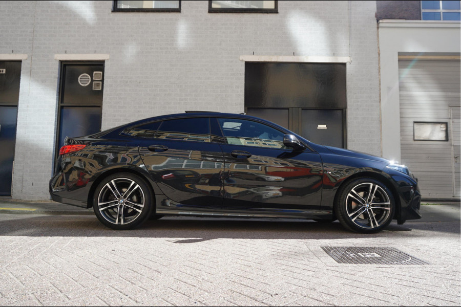 BMW 2 Serie Gran Coupé 218i High Executive M-SPORT | Pano-dak | Sfeer | Adaptive + Lane | Apple CarPlay | NL Auto | Compleet BMW onderhouden