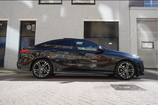 BMW 2 Serie Gran Coupé 218i High Executive M-SPORT | Pano-dak | Sfeer | Adaptive + Lane | Apple CarPlay | NL Auto | Compleet BMW onderhouden