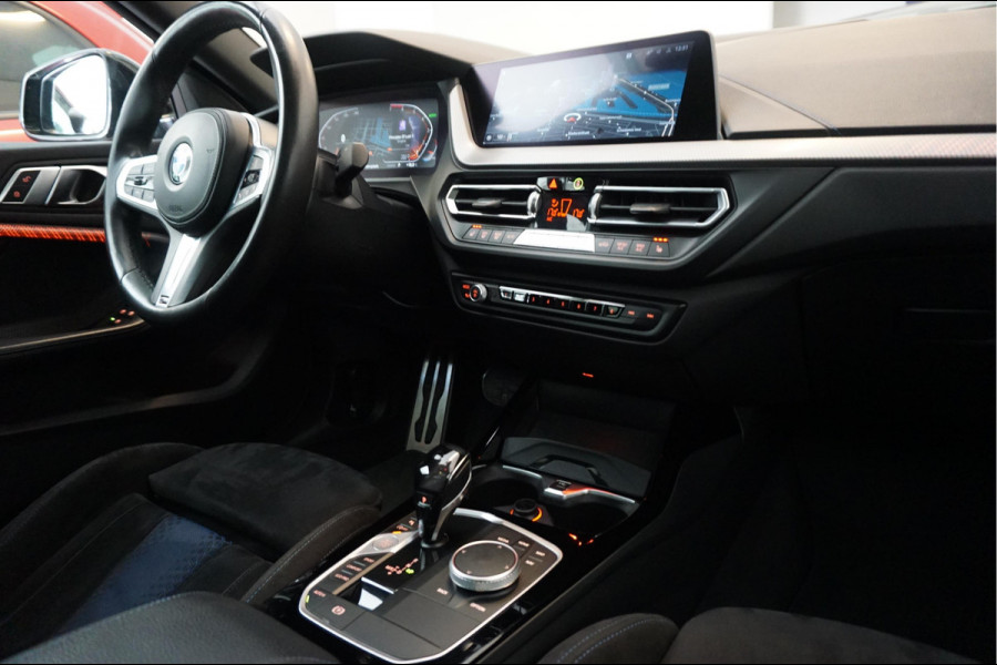 BMW 2 Serie Gran Coupé 218i High Executive M-SPORT | Pano-dak | Sfeer | Adaptive + Lane | Apple CarPlay | NL Auto | Compleet BMW onderhouden