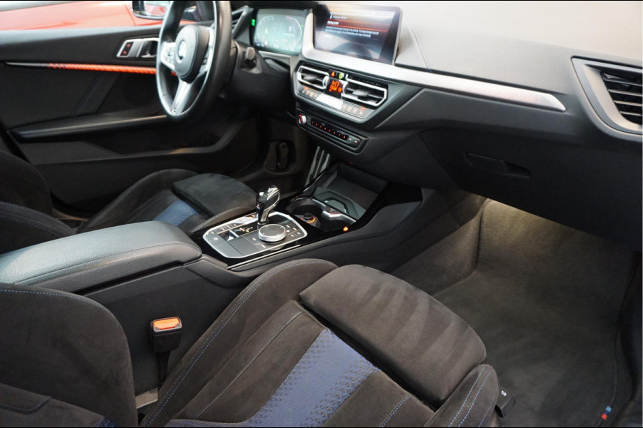 BMW 2 Serie Gran Coupé 218i High Executive M-SPORT | Pano-dak | Sfeer | Adaptive + Lane | Apple CarPlay | NL Auto | Compleet BMW onderhouden