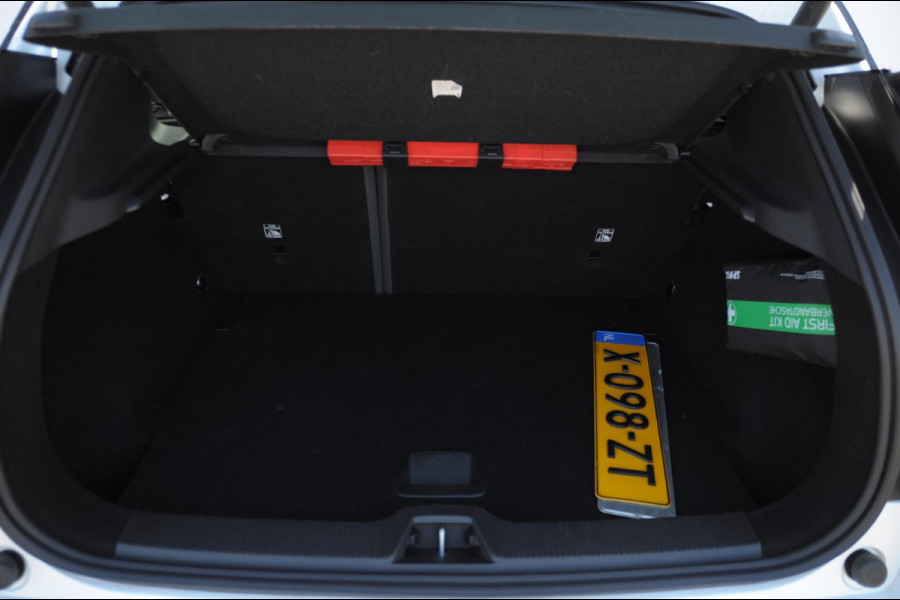 Volvo EX30 272PK Automaat Single Ext. Range Ultra 69 kWh Trekhaak / Adaptieve cruise control/ Panoramadak/ BLIS/ Parkeersensoren met 360 camera / Getint Glas / Stoel en stuurwielverwarming / Elektrische stoelen / Apple carplay / Elektrische achterklep / Keyless entry